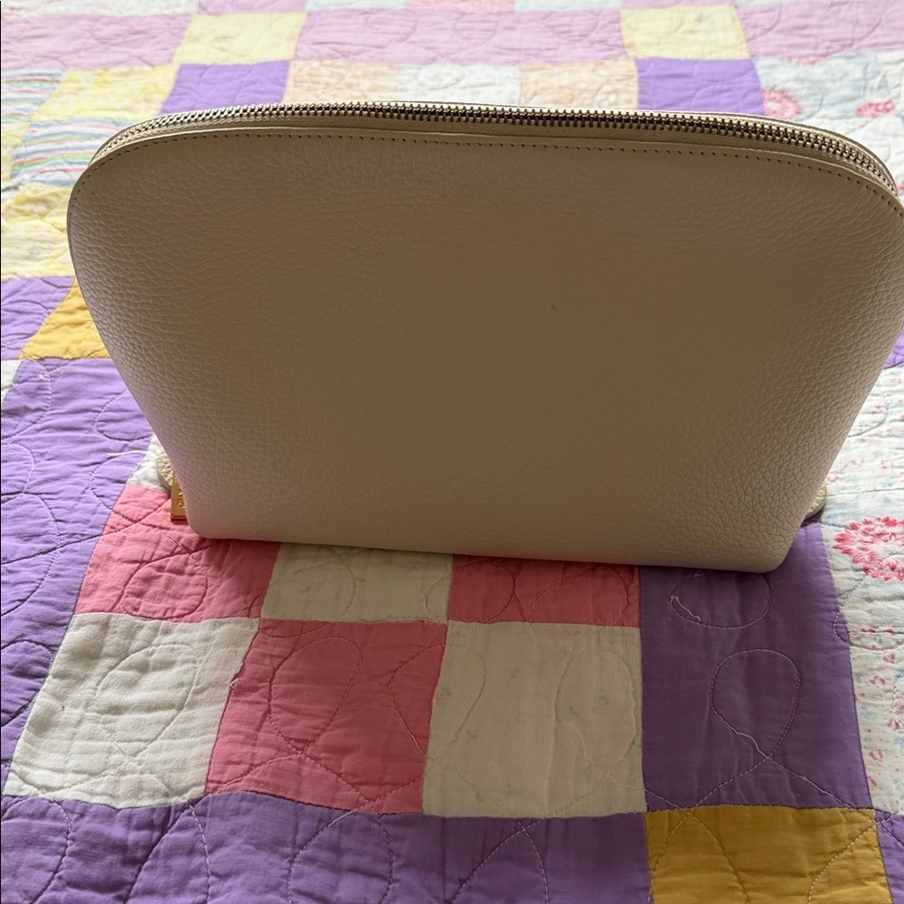 Cuyana Leather Cosmetic Bag (Large) – Pebbled Ivory/Beige. No Monogram. Used